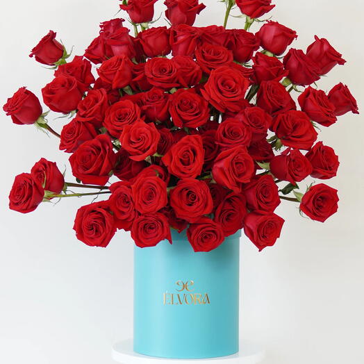 Коробка красных роз «Багровая решимость»