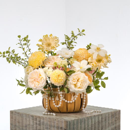 ENGLISH GARDEN BASKET ARRANGEMENT