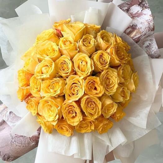 Ramo con rosas amarillas