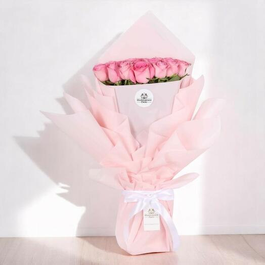 Shakespeare Signature Pink Roses Bouquet – 30 Elegant Stems in Blush Wrapping