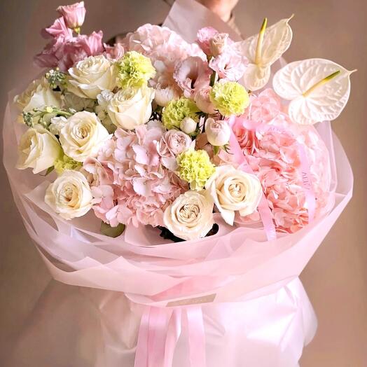 Ramo lujoso de flores mixtas en tonos pastel