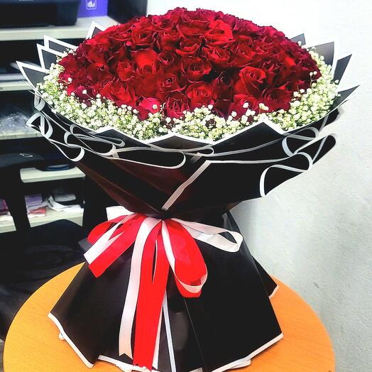Элегантный красный букет
