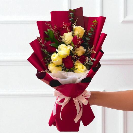 Ramo Heartstrings – Rosas rojas, Rosas blancas, Limonium   Eucalipto