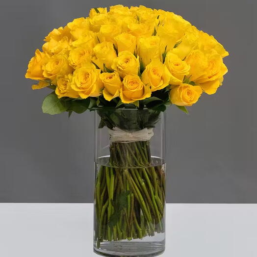 75 Yellow roses in vase