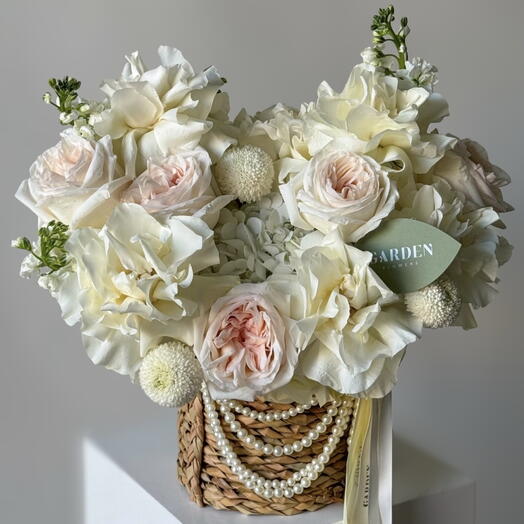 «Maldives» basket (size S) — Ohara rose, French rose, matthiola