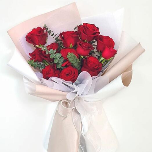Букет из 12 красных роз