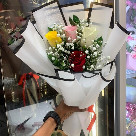 Ramo mixto de 6 rosas