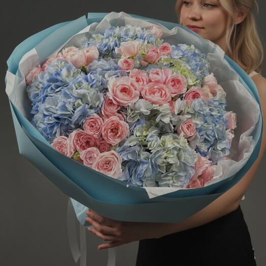 Blue Hydrangea   Garden Spray Rose Bouquet