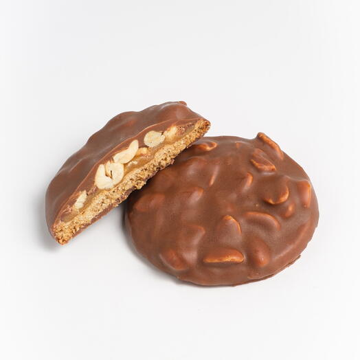 Овсяное печенье с карамелью и арахисом