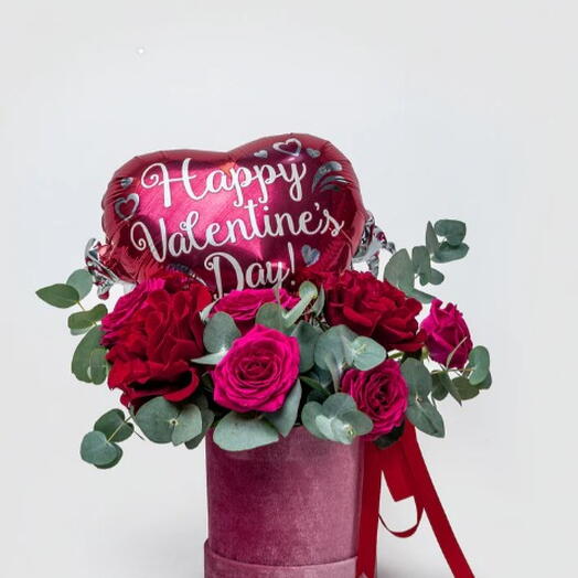 Valentine Signature Sweetheart - коробка с цветами и шаром