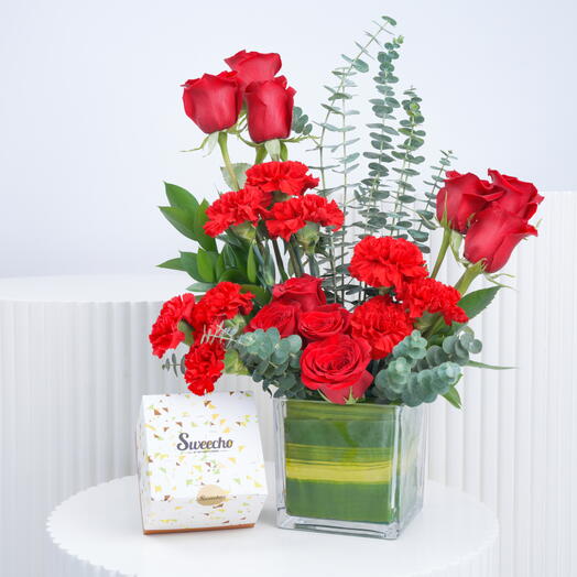 Eternal Red Roses and Carnations in Vase with Chocolates