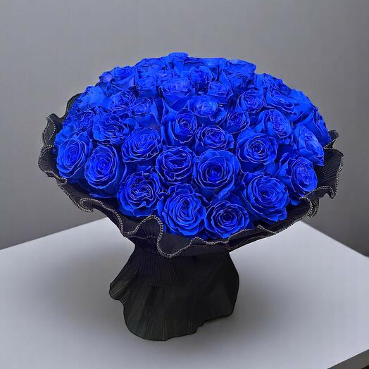 Букет «Сапфировое величие»: королевская коллекция из 50 синих роз