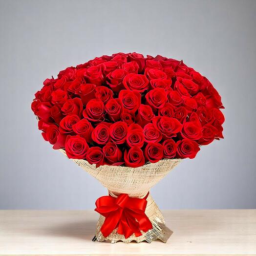 Букет ручной работы из свежих красных роз