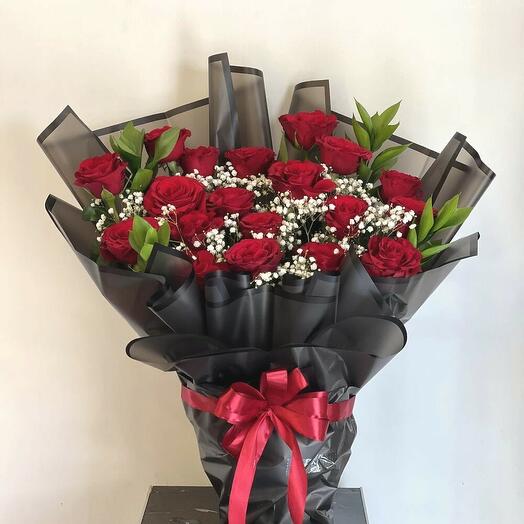 Премиальные красные розы Ever Red