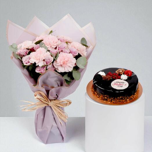 Букет цветов Материнская любовь с фундучным тортом