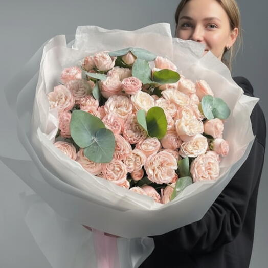 Roses pivoine premium bombastiques avec eucalyptus