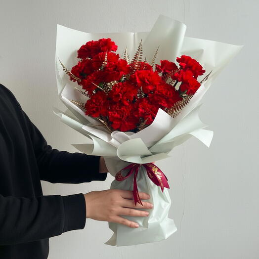 15 Red Carnations Love Bouquet
