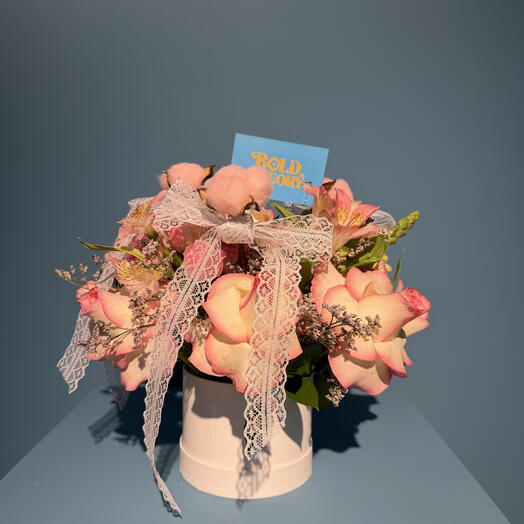 Pink roses lace hat arrangment