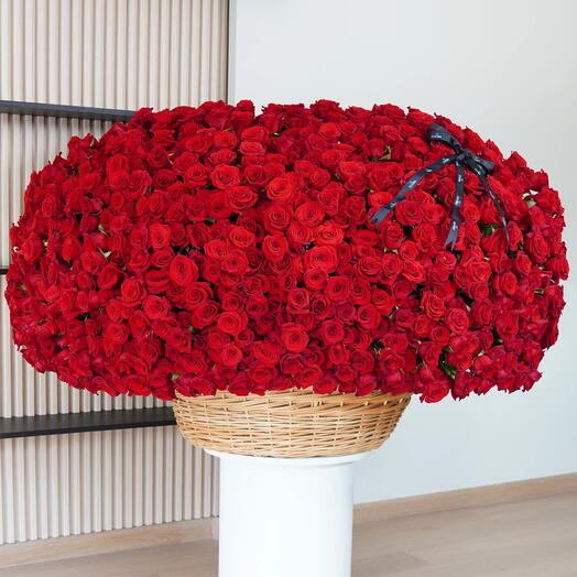 Panier de roses rouges