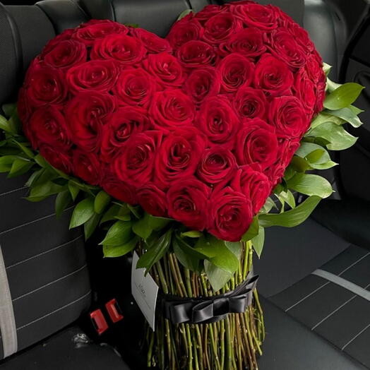 Rosa roja en forma de corazón