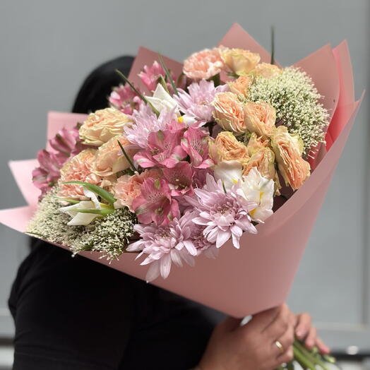 Light bouquet with chrysanthemum