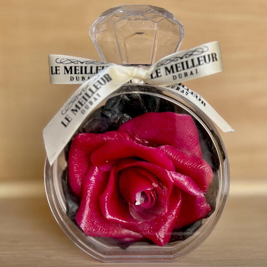 Подарочная коробка со свечой в форме вечной красной розы