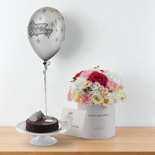 Торт-коробка Pink Floyd Ivory Birthday Bloom – элегантный цветочный подарок с воздушным шаром в виде шоколадного торта