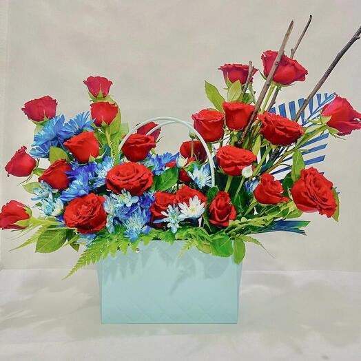 Stylish spring:30 Stems Of Red Roses   3 Stems Of Blue spray Chrysanthemum In A Blue Bag
