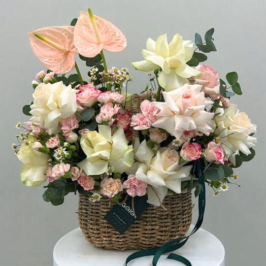 Цветы в корзине
