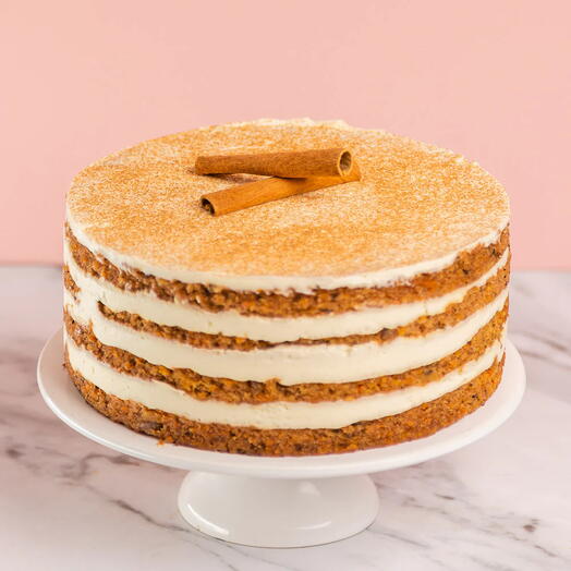 Gâteau aux carottes de Dubaï | Gâteau moelleux à étages à la cannelle avec glaçage au fromage à la crème