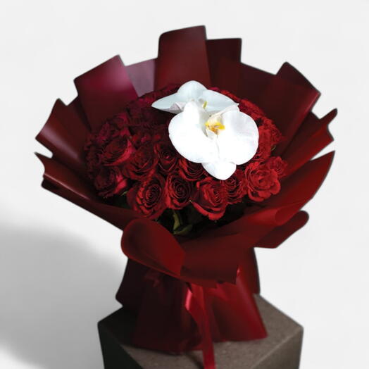 Merry_ 51 Роскошный букет из красных роз или белых орхидей