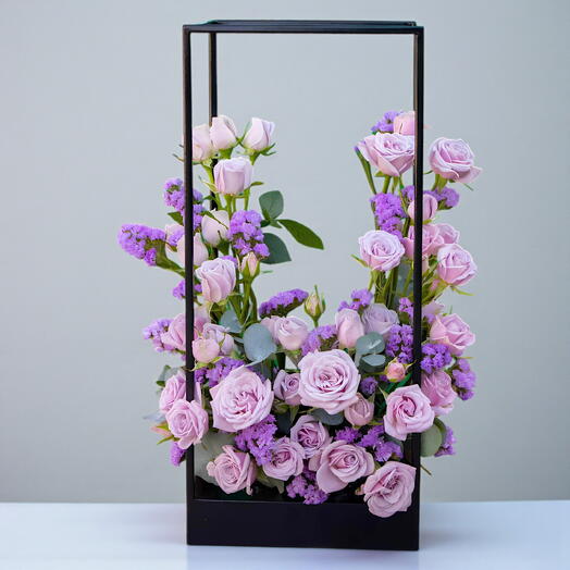 Современный стенд для подарков