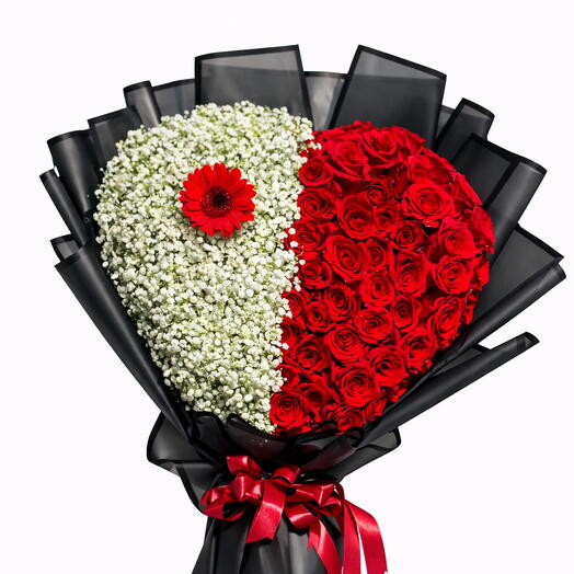 Романтический букет в форме сердца