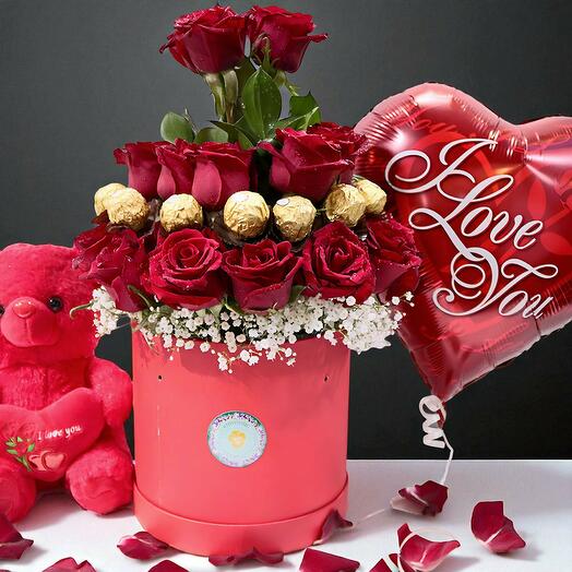 Комбо Башня абсолютной любви с красными розами в круглой коробке