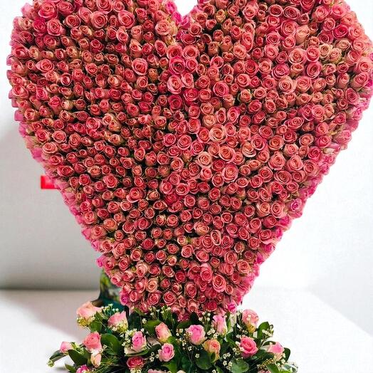 Heartin Grand Pink Rose Arrangement – Luxury Floral Heart Display