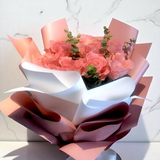 Букет из 8 розовых роз