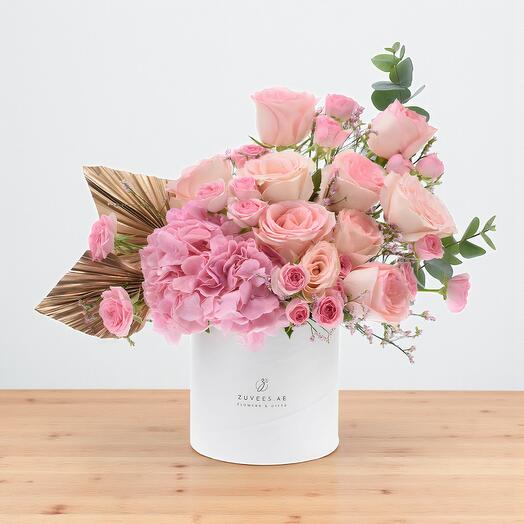 Золотисто-розовая коробка с цветами