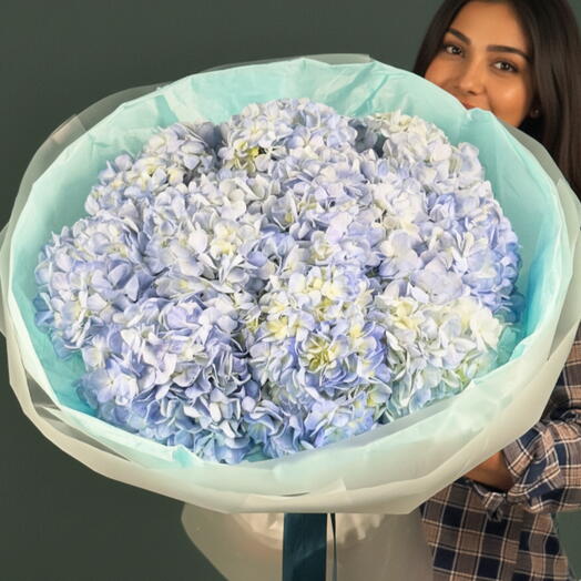 9 Extra Blue Premium Hydrangea Bouquet