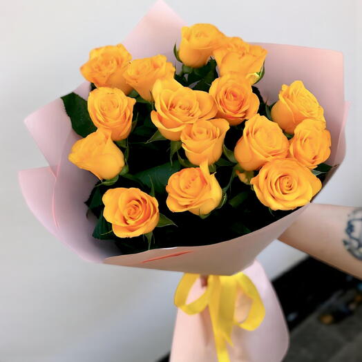 19 Yellow Roses
