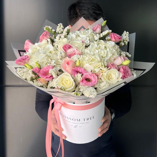 Lorraine | Hydrangeas | Roses | Lisianthus