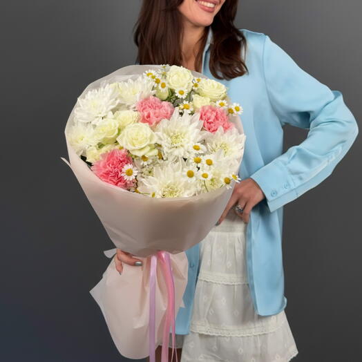 Luminous Shield Bouquet (Small)