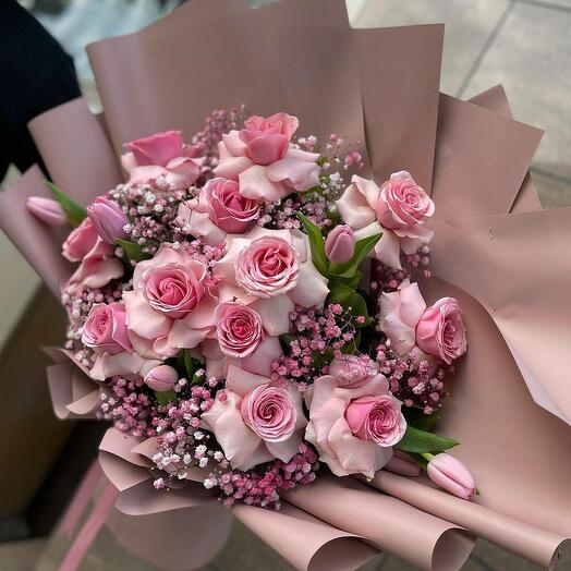 РОЗЫ   БУКЕТ ТЮЛЬПАНОВ