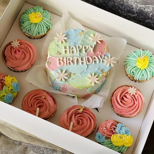 Мини-торт с 8 капкейками. Мы можем кастомизировать по выбору клиента