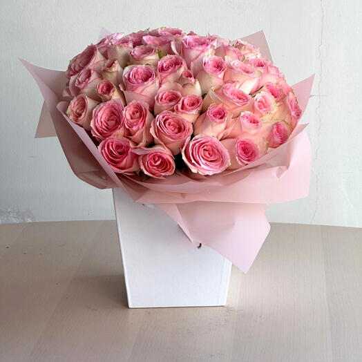 Caja Blush Bloom | 31 rosas rosas en una elegante caja de regalo: un arreglo floral romántico y elegante