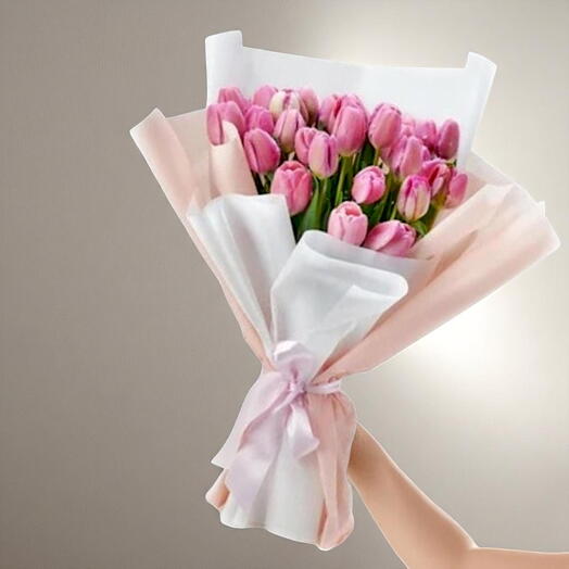 Каскадный букет розовых лепестков