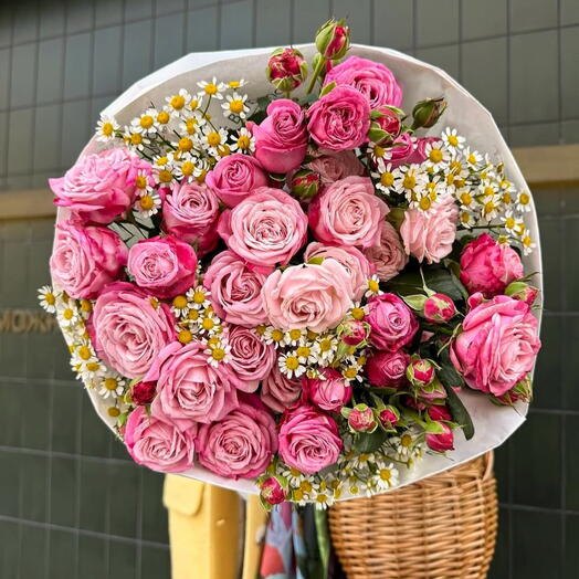 Розовая роза   Букет ромашкового луга