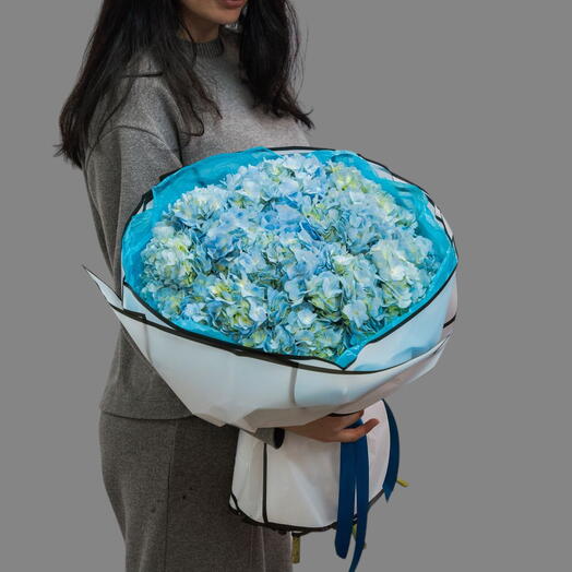 11 Prince s Treasure _ Blue Hydrangea Premium Bouquet