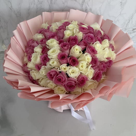 Розово-белый специальный букет