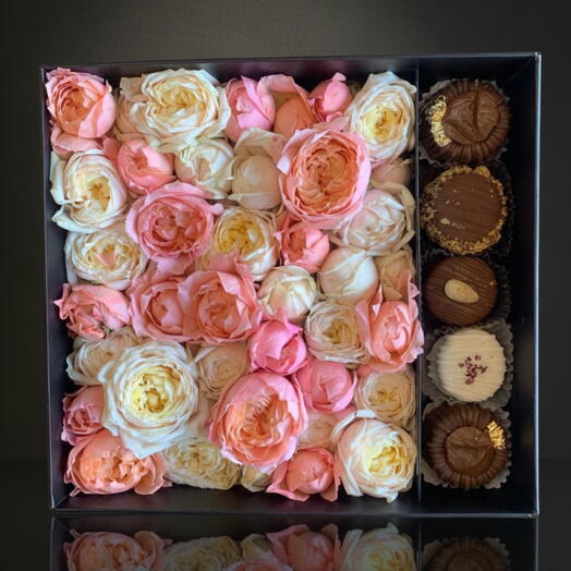 LARGE GIFT BOX WITH ROSE AND CHOCOLATES (5PCS) - PLAIN