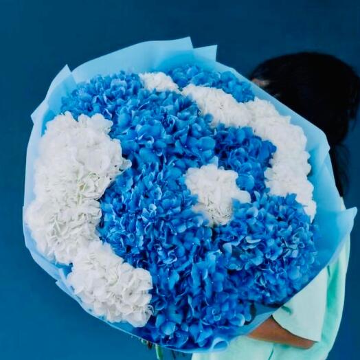 Bouquet of blue and white hydrangeas 21
